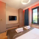 Golden Park Apartment