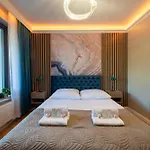 Golden Park Apartment