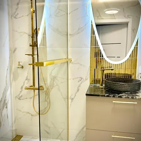 Golden Park Apartment