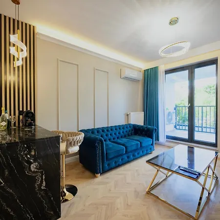 Golden Park Apartment *