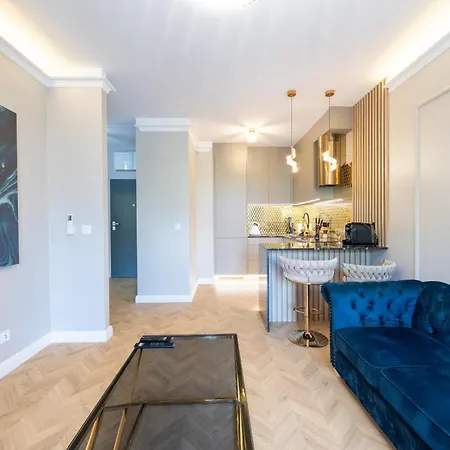 Golden Park Apartment *