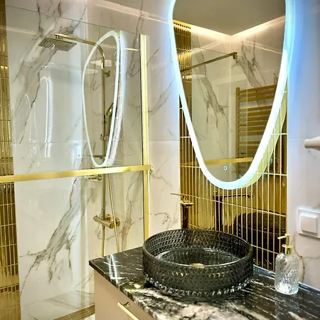 Golden Park Apartment