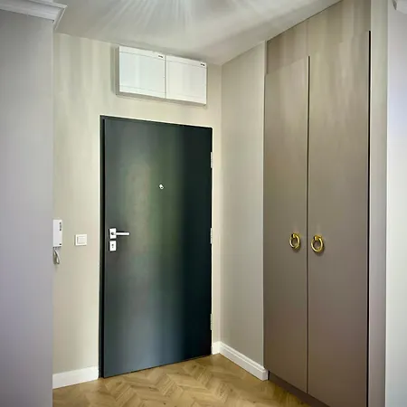 Golden Park Apartment