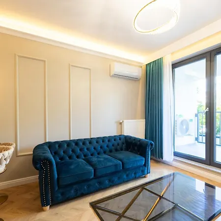 Golden Park Apartment *