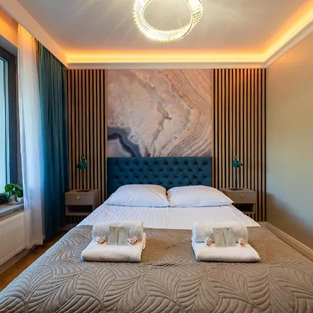 Golden Park Apartment