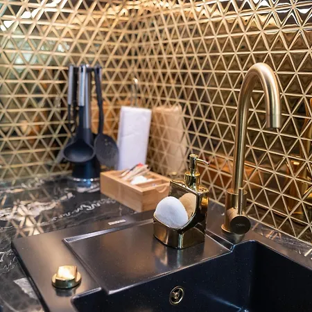 Golden Park Apartment